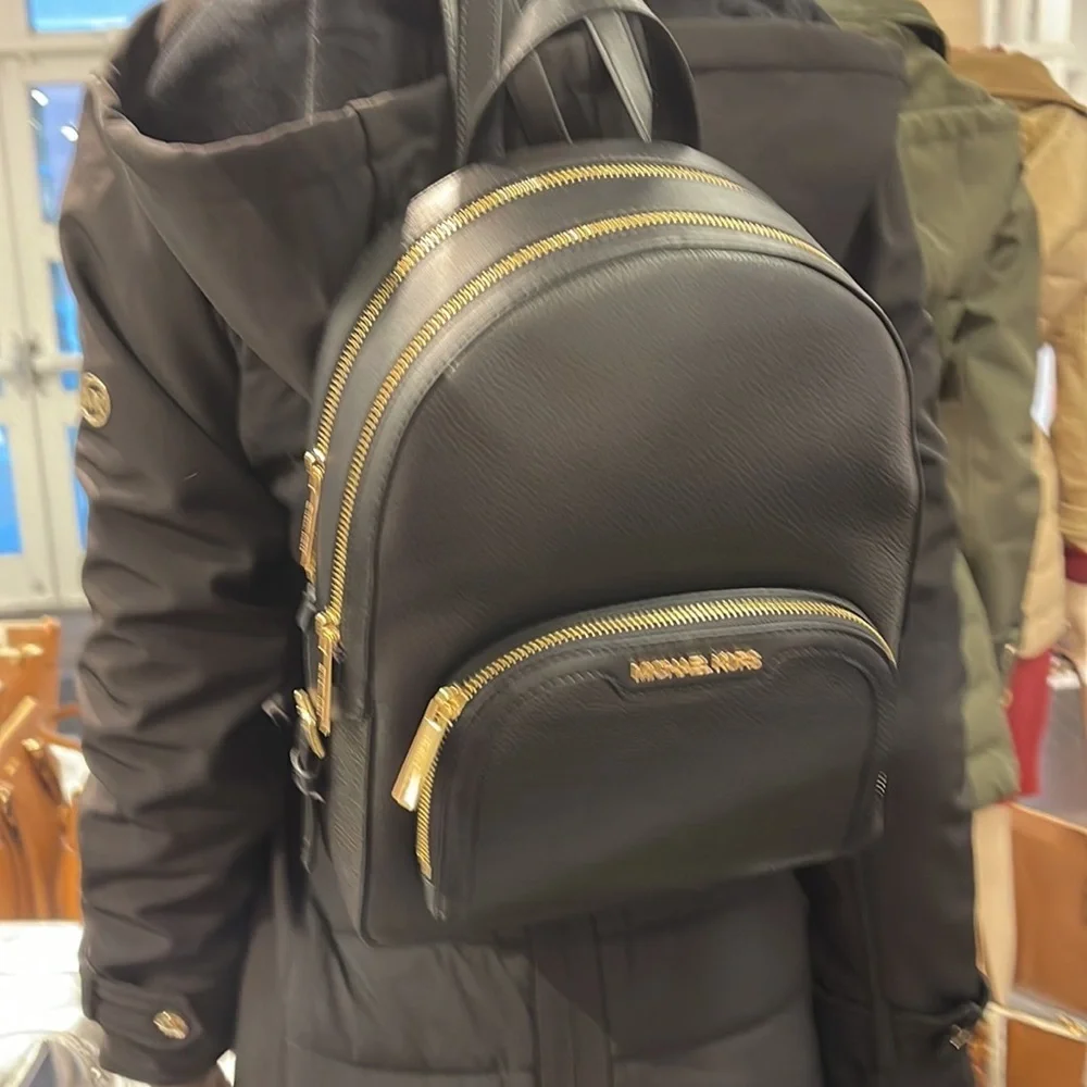 MICHAEL KORS Jaycee Medium zip pocket Pebbled Leather Backpack BLACK color